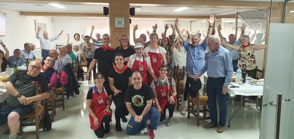 Comida de grupo en un Viaje organizado para jubilados por castilla la mancha