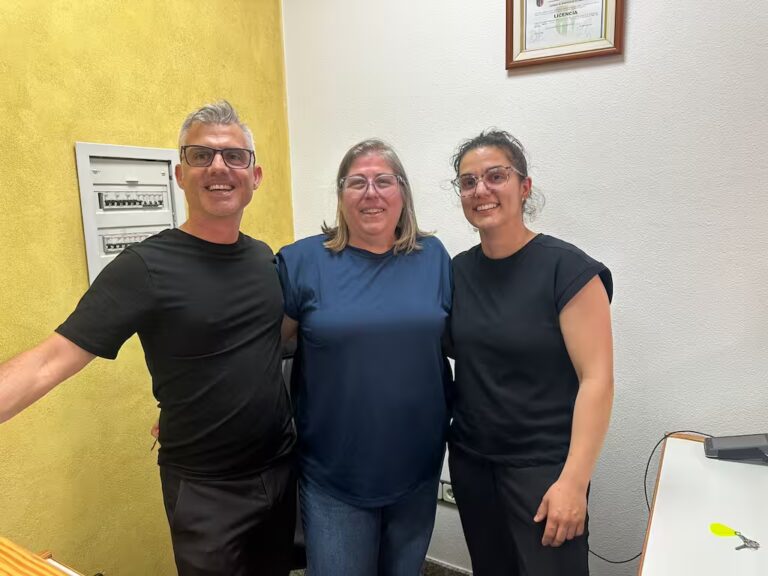 Jose, Erica y Juani integrantes de Viajes Claria - Equipo