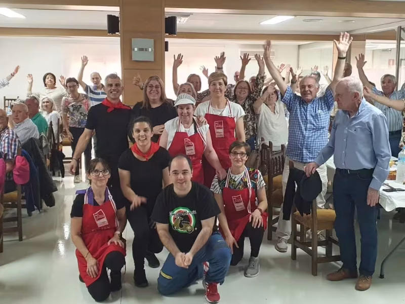 Comida de grupo en un Viaje organizado para jubilados por castilla la mancha
